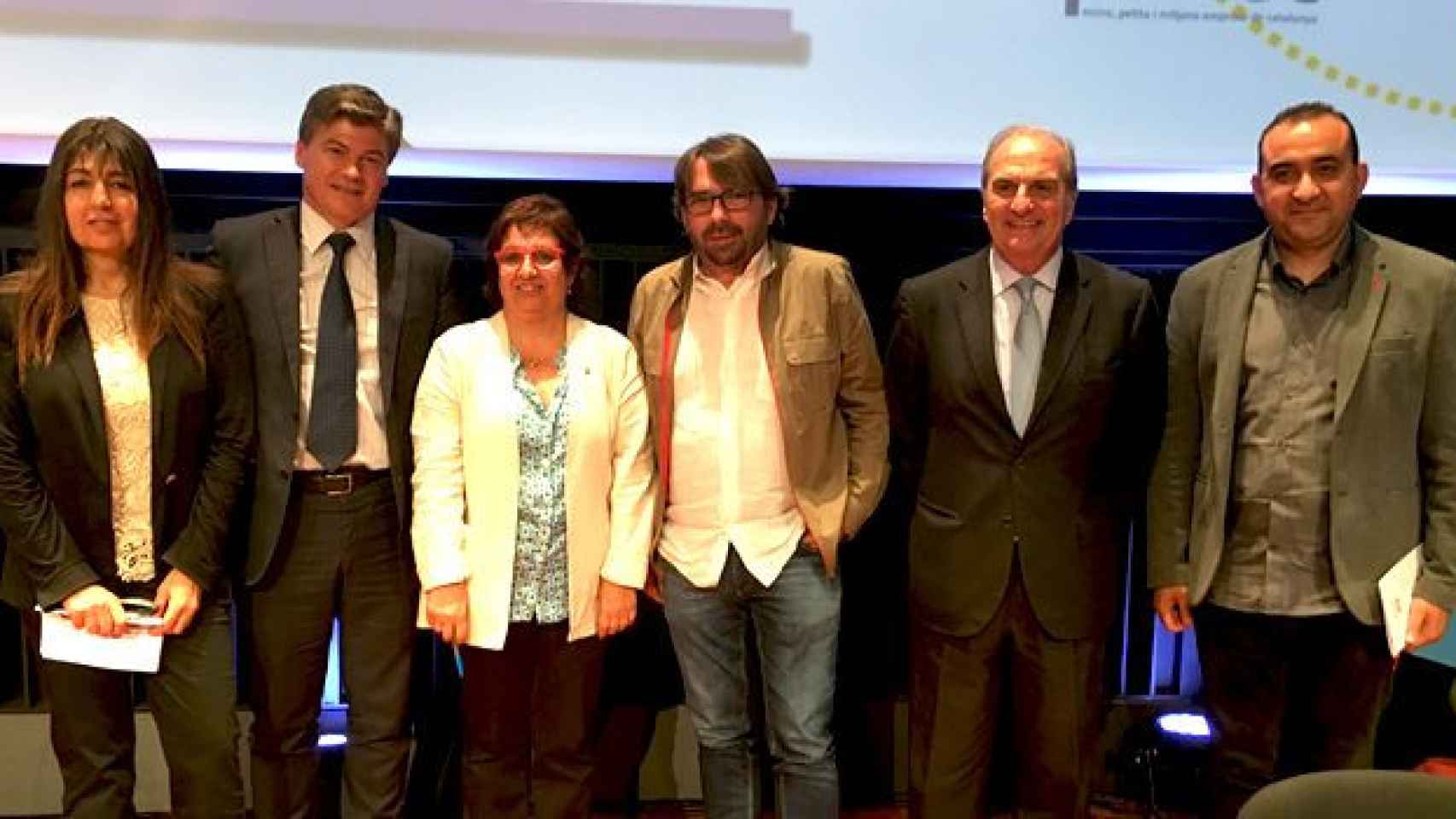 Dolors Bassa (c), 'consellera' de Trabajo, Bienestar y Familia, junto a Beatriz Fernández-Tubau (i), vicepresidenta de Fepime; Antoni Cañete (2i), secretario general de Fepime; Camil Ros (3d), secretario general de UGT de Cataluña; Joaquim Gay de Montellà