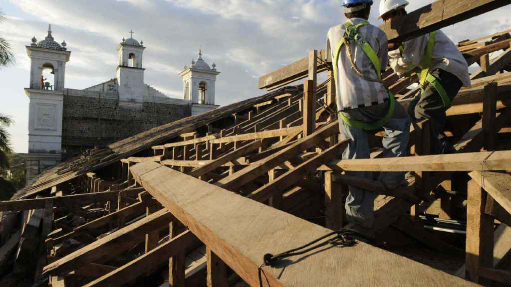 Una imagen de archivo de los trabajadores de la construcción / EFE