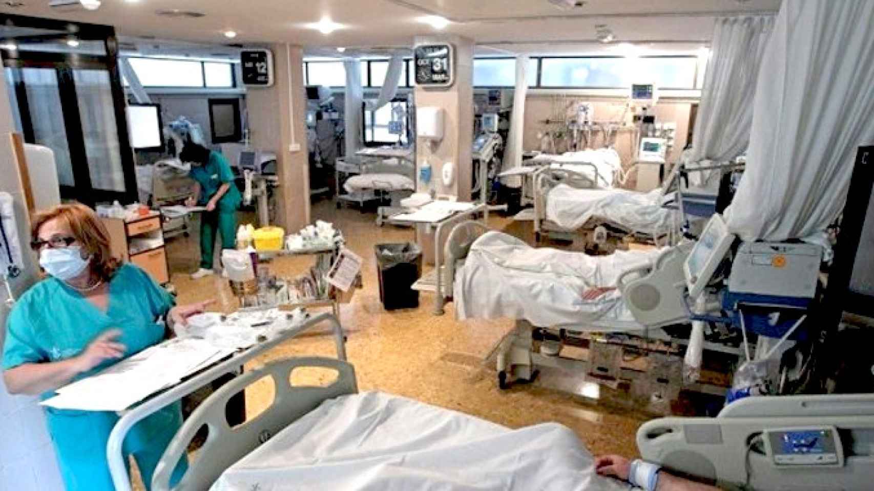 Imagen de archivo de una sala de pacientes de un hospital de Cataluña / EFE