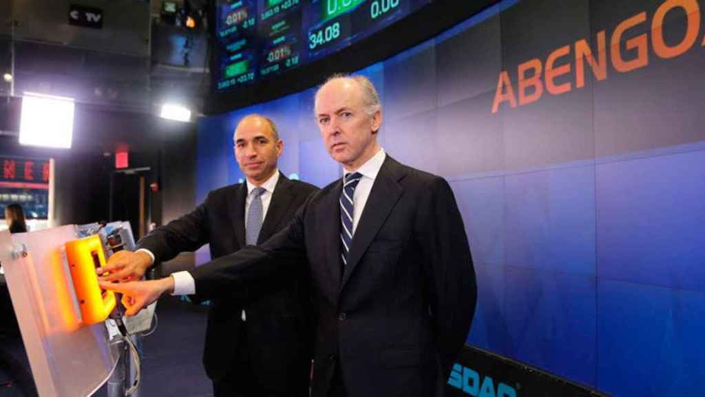 Felipe Benjumea, en primer término, y Manuel Sánchez, el día del estreno bursátil de Abengoa en el Nasdaq / EFE