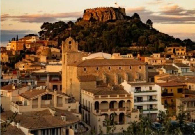 Localidad de Begur, a menos de una hora de Regencós / AYUNTAMIENTO DE BEGUR