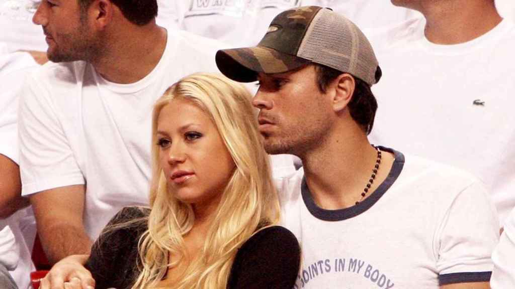 Anna Kournikova con Enrique Iglesias / CD