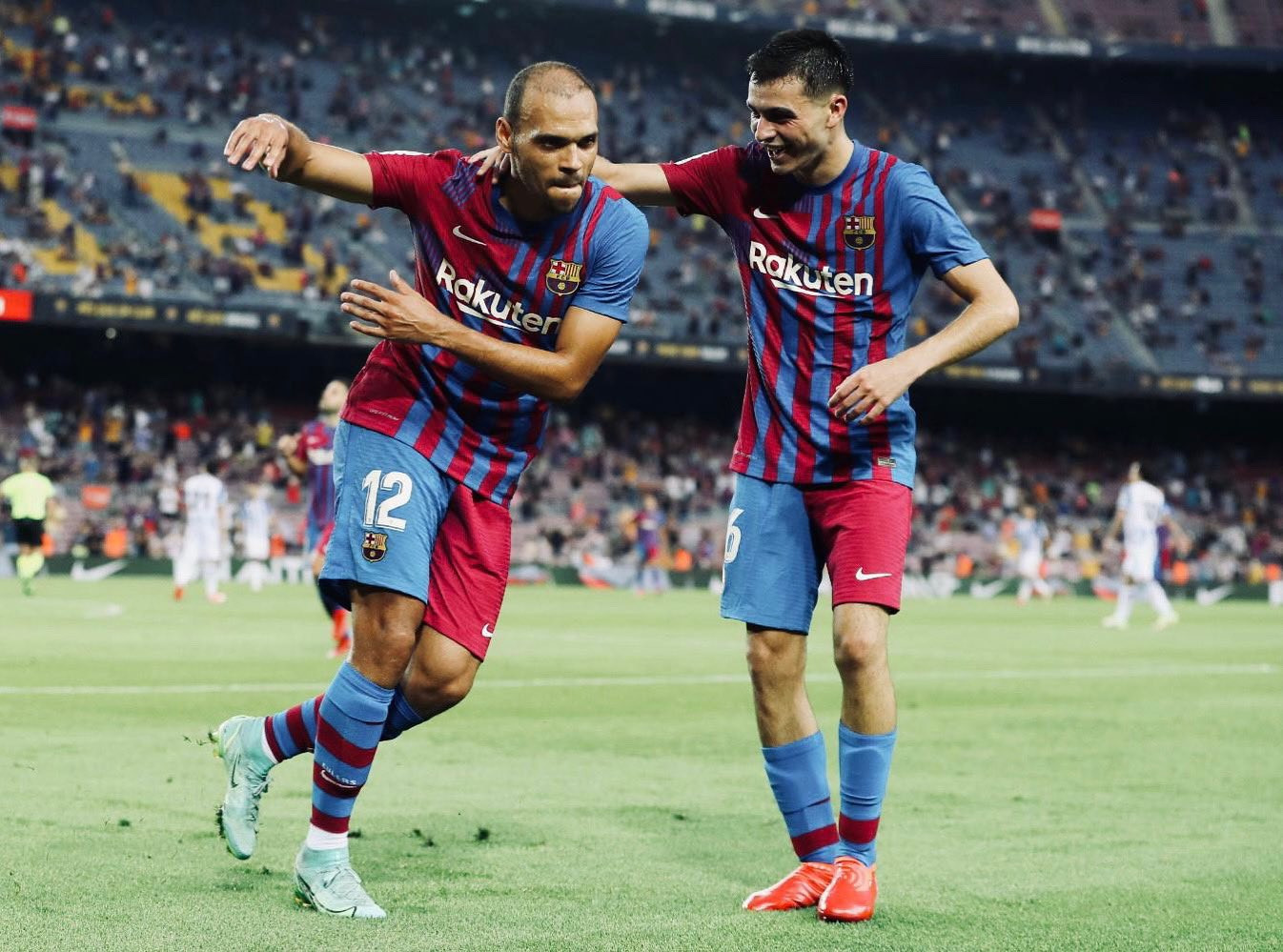 Pedri celebra junto a Martin Braithwaite un gol en la primera jornada de Liga, contra la Real Sociedad / FCB