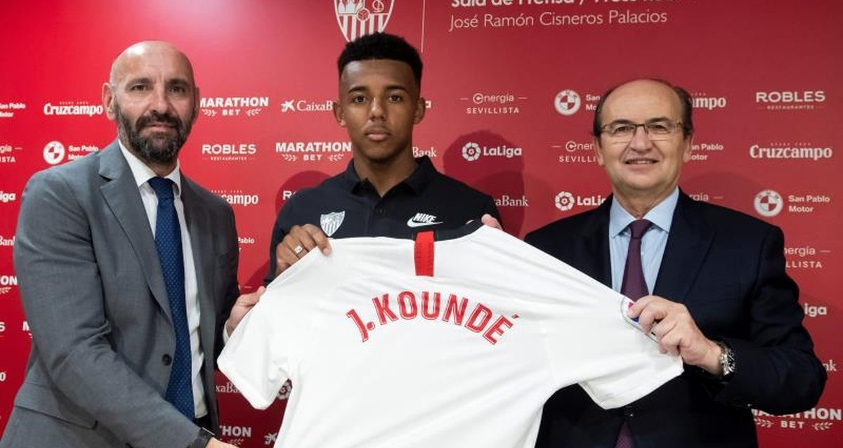 Monchi y Jules Koundé, en la presentación del central francés con el Sevilla / EFE