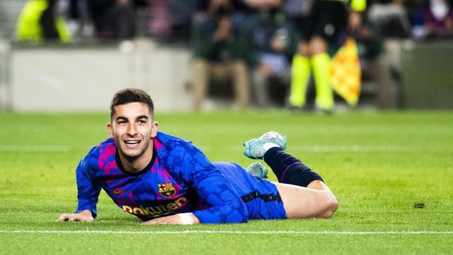 Ferran Torres, en el suelo, tras desaprovechar una ocasión de gol / FCB