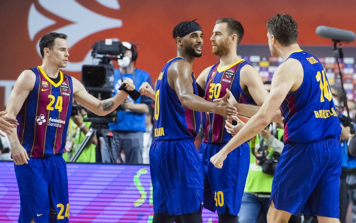 Los jugadores del Barça, celebrando una acción ante Milán / FCB