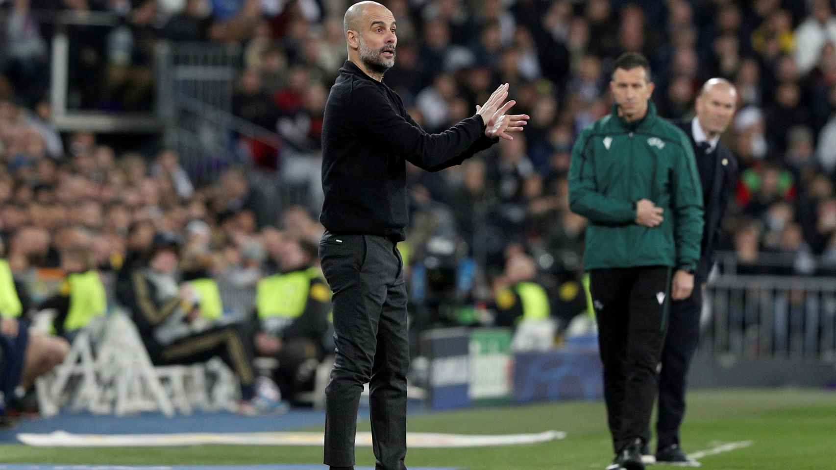 Guardiola durante el encuentro frente al Real Madrid / EFE