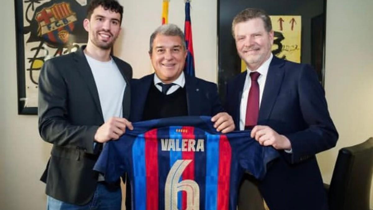 Pol Valera, en su presentación como nuevo jugador del Barça de balonmano : TWITTER