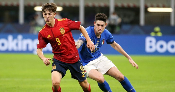 Gavi jugando contra la selección italiana / EFE