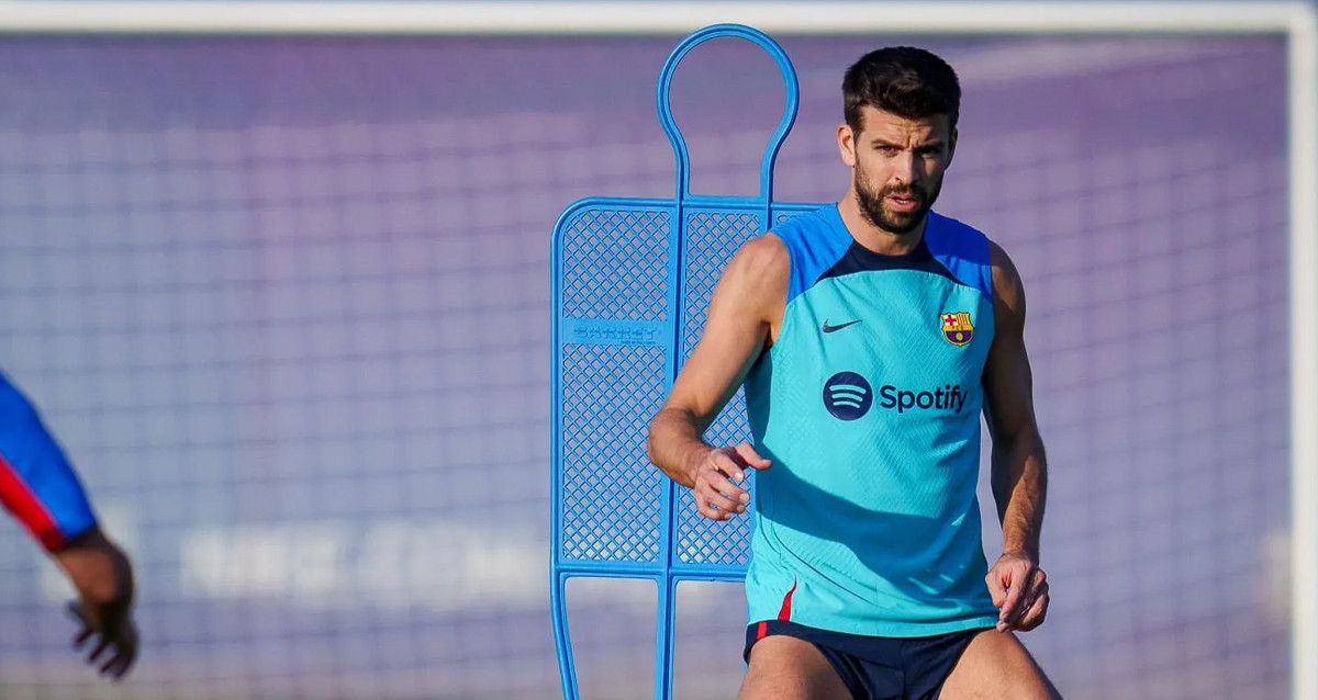 Gerard Piqué, concentrado, durante un entrenamiento del Barça / FCB