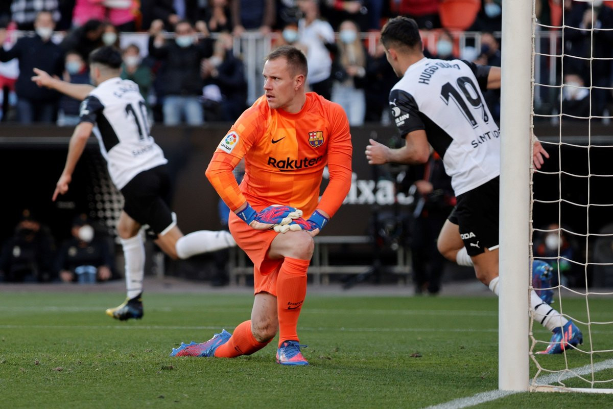 Ter Stegen, tras recibir el gol de Carlos Soler contra el Valencia / EFE