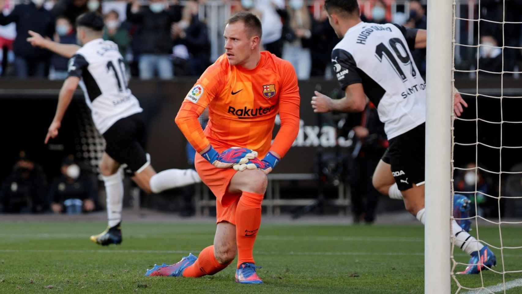 Ter Stegen, tras recibir el gol de Carlos Soler contra el Valencia / EFE