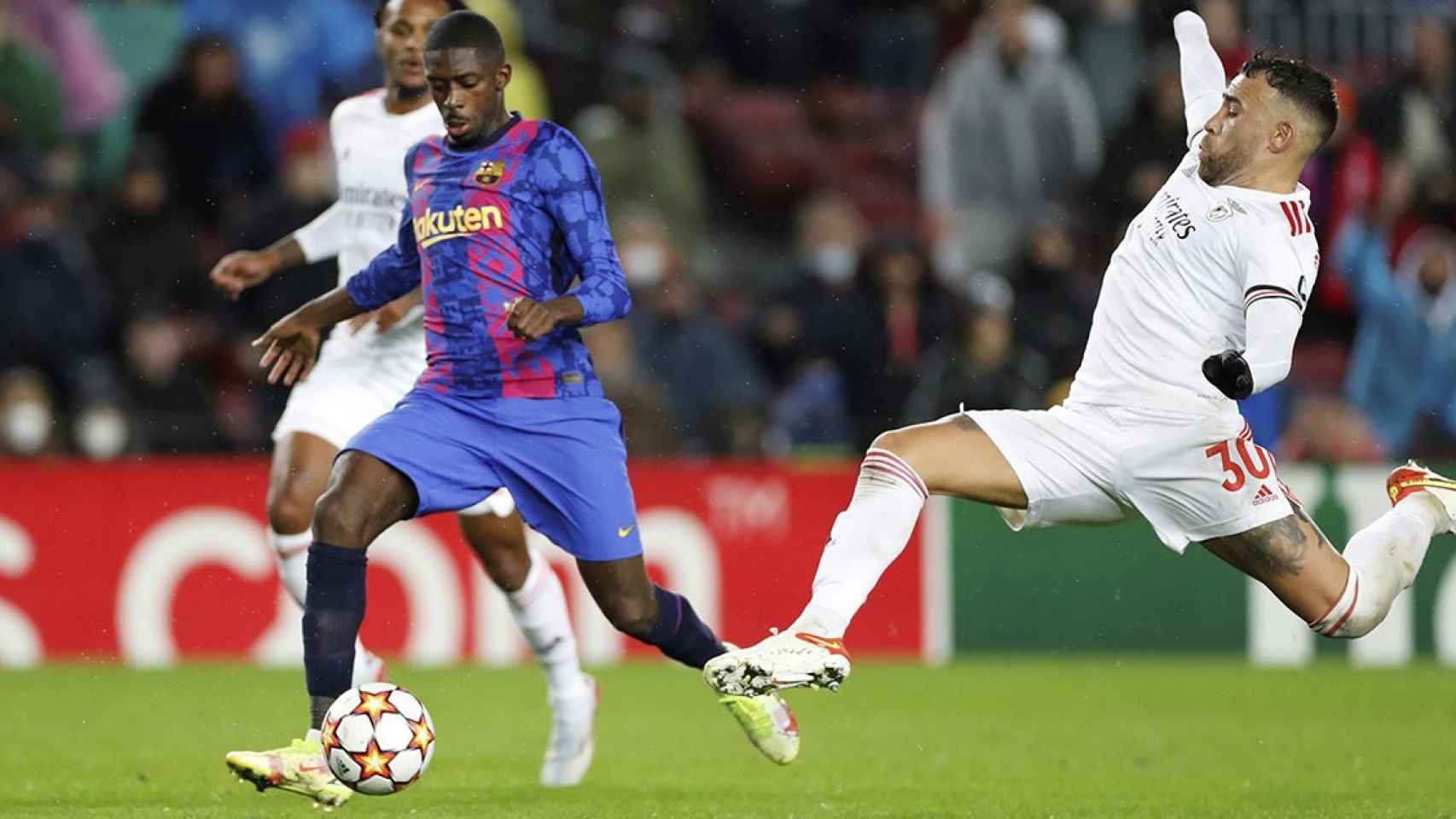 Ousmane Dembelé protagonizo una segunda parte positiva en el Barça-Benfica / EFE