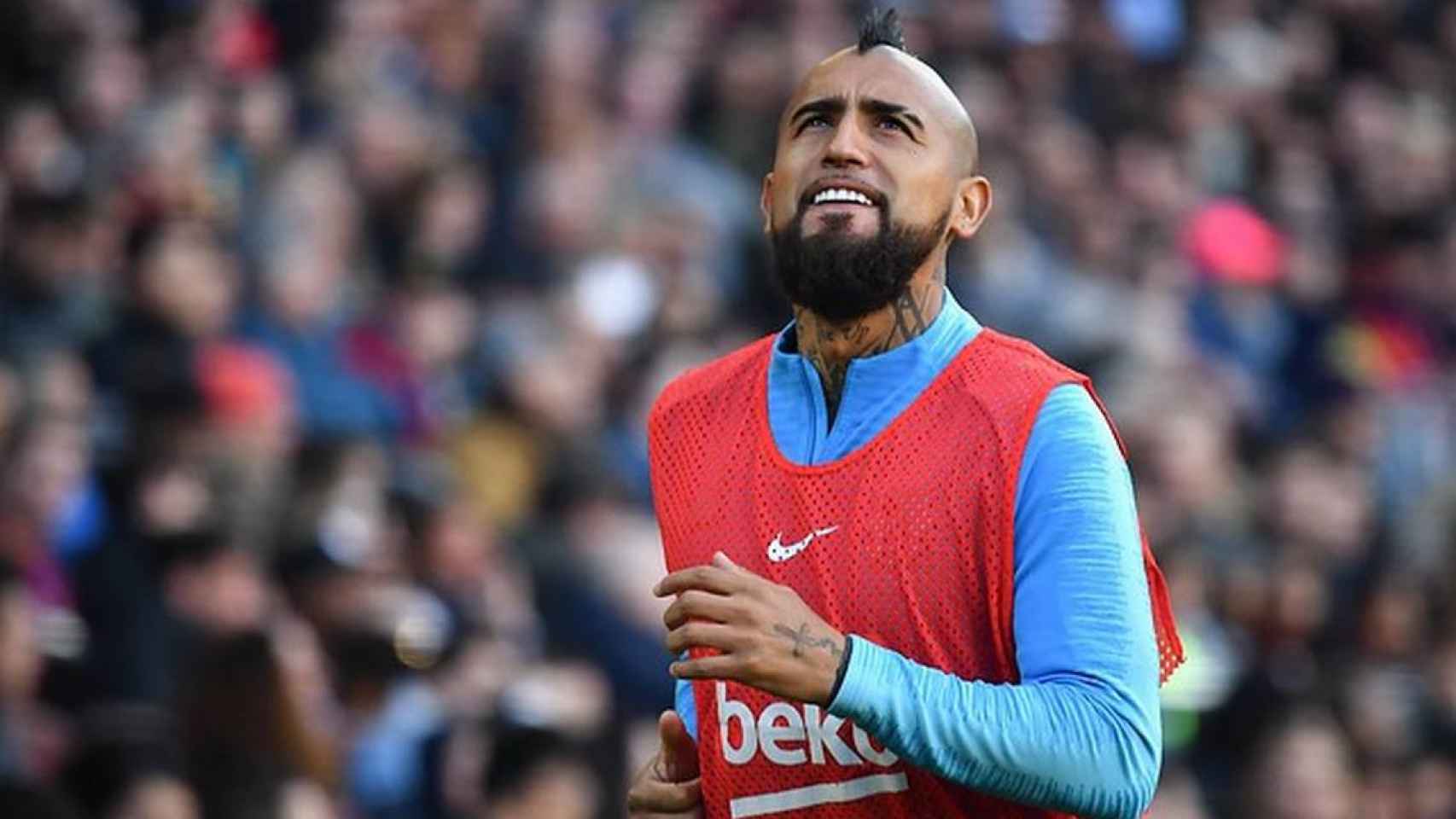 Arturo Vidal en un calentamiento del Barça / EFE