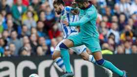 Piqué frena a Portu en el partido contra la Real Sociedad / EFE