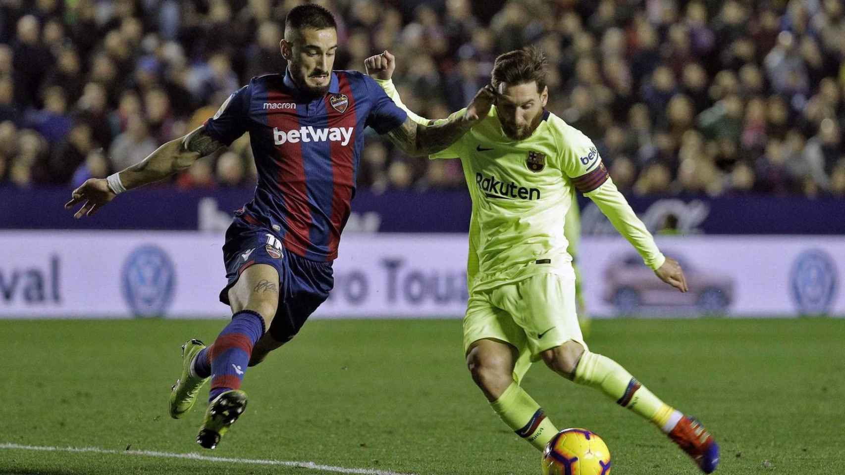 Messi en un partido contra el Levante / EFE