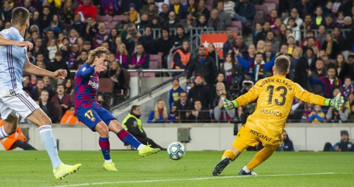 Antoine Griezmann fallando la ocasión frente Rubén Blanco / FC Barcelona