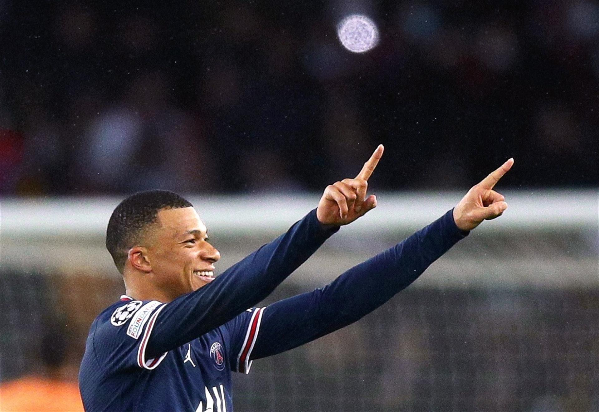 Mbappé, eufórico tras marcar el gol de la victoria del PSG ante el Real Madrid / EFE