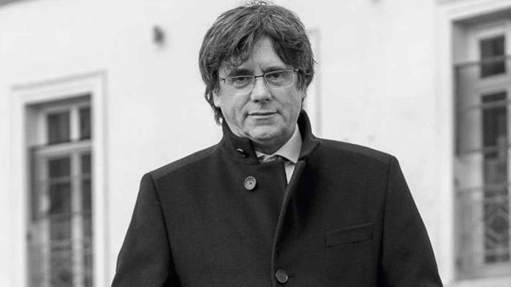 Carles Puigdemont, en la portada de su libro La lluita de l'exili / TWITTER