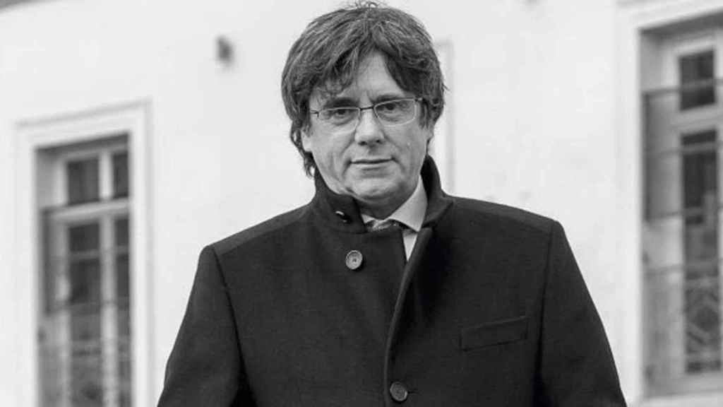 Carles Puigdemont, en la portada de su libro La lluita de l'exili / TWITTER