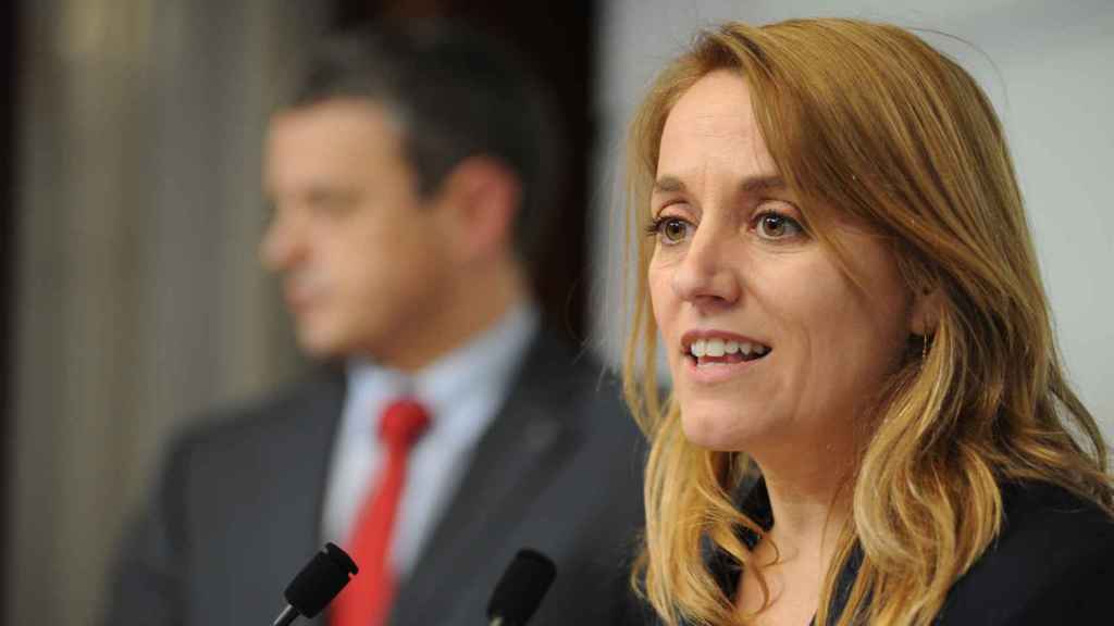 La 'consellera' de Economía y Hacienda de la Generalitat de Cataluña, Natàlia Mas, en rueda de prensa en el Parlament / Alberto Paredes - EUROPA PRESS