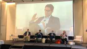 El historiador Roberto Villa, en el centro, en el acto de SCC junto a Josep Ramon Bosch, Jordi Canal y María Ángeles Pérez Samper / CG