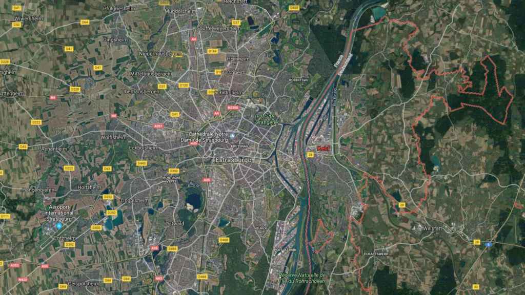 Mapa de la frontera entre Francia y Alemania: A la izquierda la ciudad francesa de Estrasburgo, a la derecha la ciudad alemana de Kehl / GOOGLE