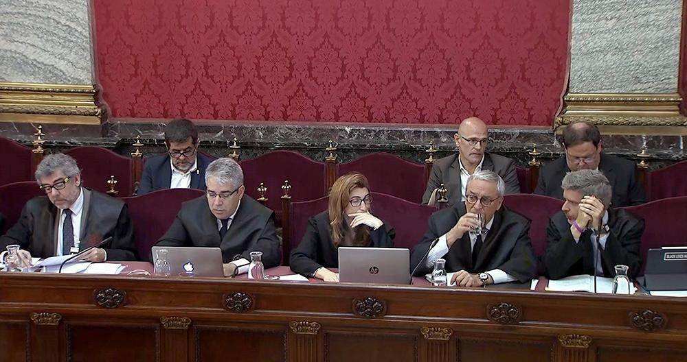 Los abogados de las defensas durante una sesión celebrada en el Tribunal Supremo en el juicio del 1-O / EFE