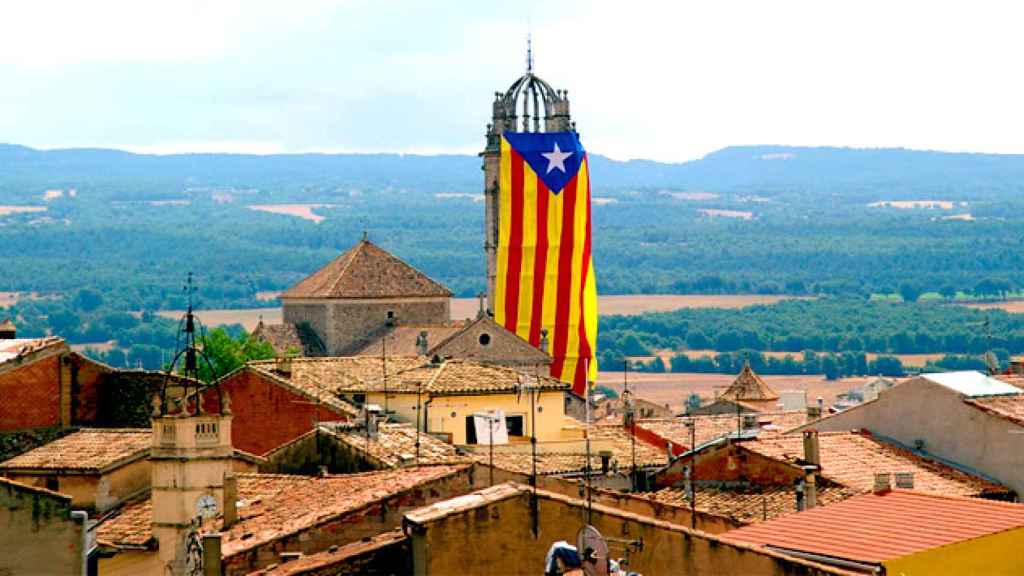 Estelada en el campanario de Moià, Barcelona / CG