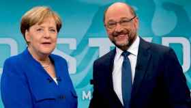 La canciller alemana Angela Merkel y el expresidente del Parlamento Europeo Martin Schulz, los dos líderes de la posible nueva gran coalición, en la campaña / EFE