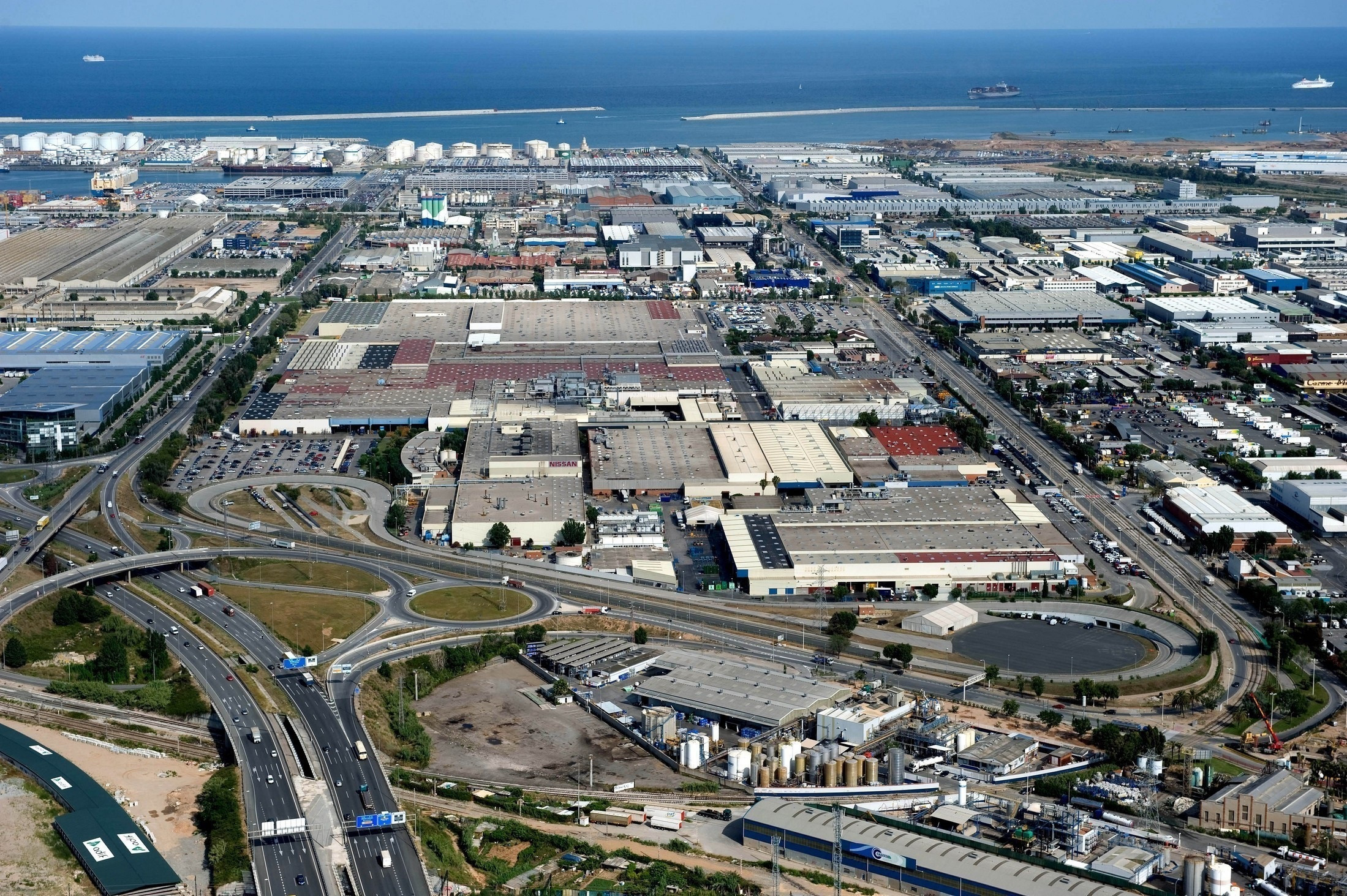 Planta de Nissan en la Zona Franca / NISSAN