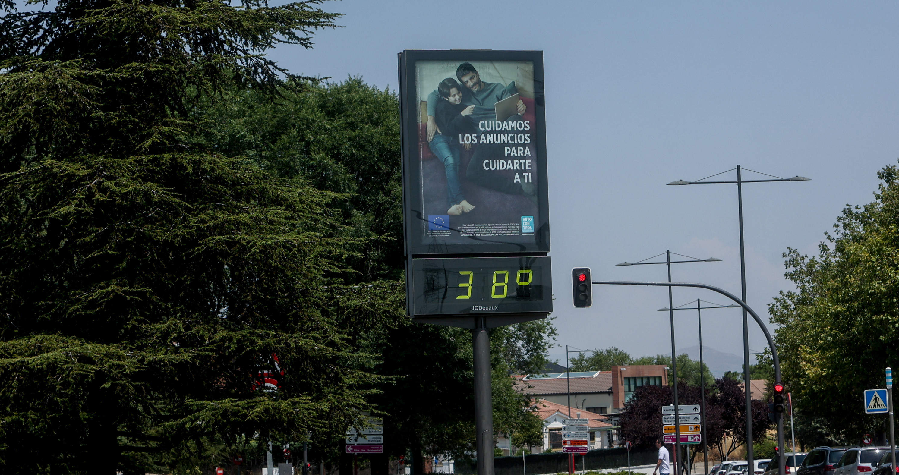 Un termómetro que marcha las altas temperaturas, que provoca 180 muertes en Cataluña en julio / EFE