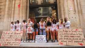 Los manifestantes frente a la Casa de Rusia / CEDIDA