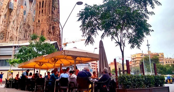Terraza con vistas a la Sagrada Familia en la calle Mallorca / CG
