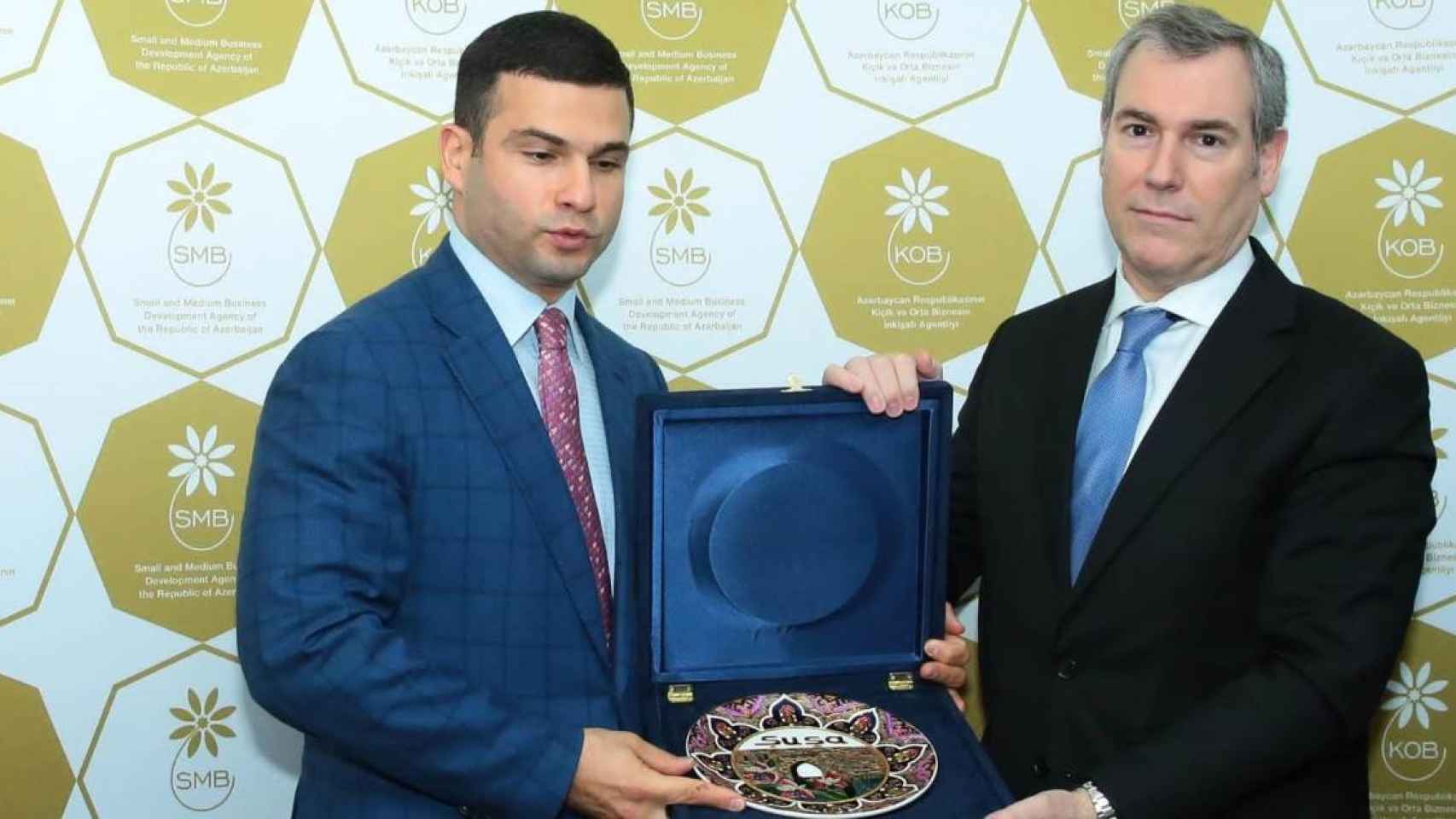 Emili Rousaud, director general de Factoenergia, junto a Rufat Atakishiyev, consejero de la Agencia de Desarrollo de Negocios de Azerbaiyán / CEDIDA