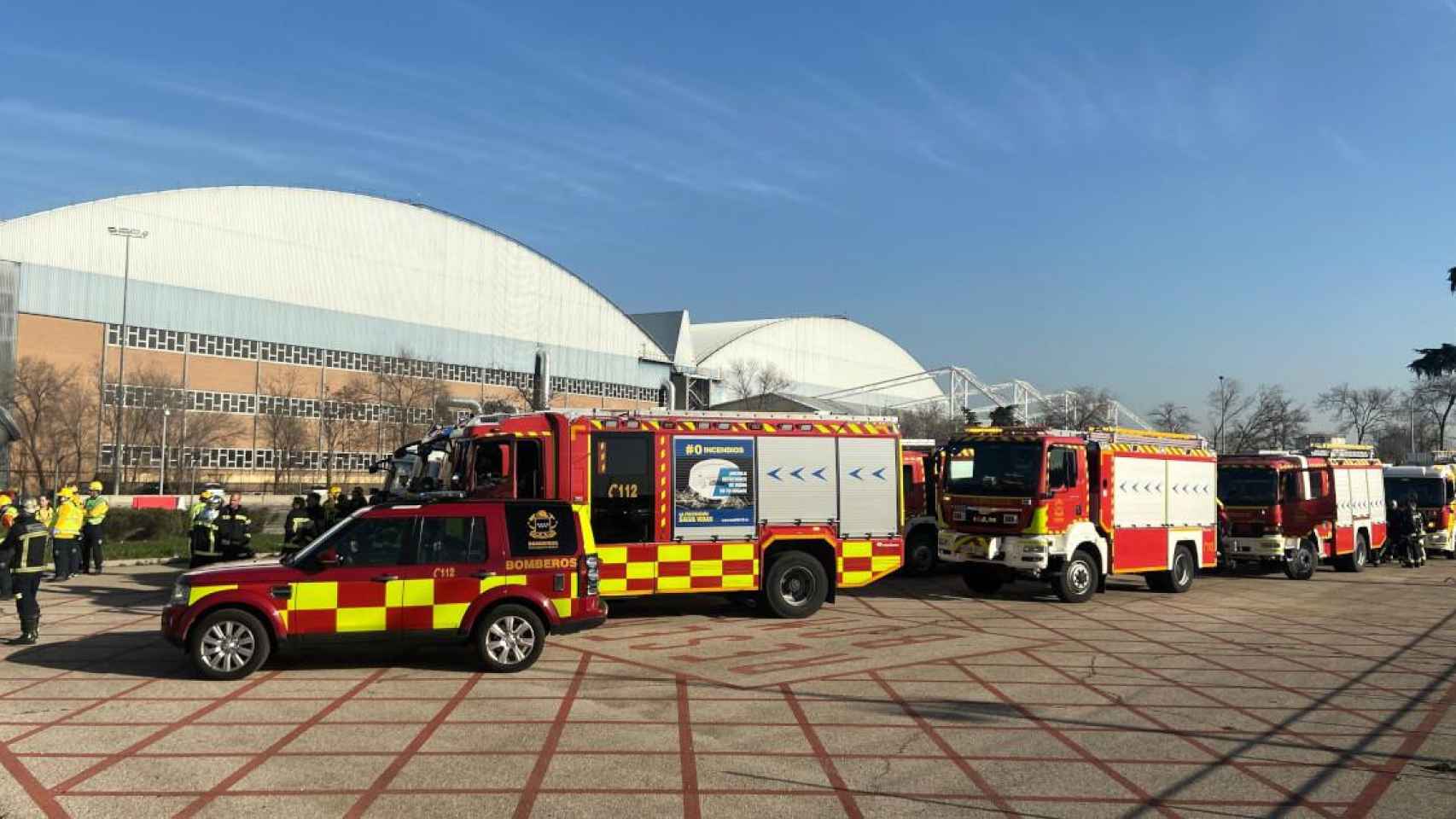 Los cuerpos de emergencias tras un aterrizaje forzoso en Barajas / EP