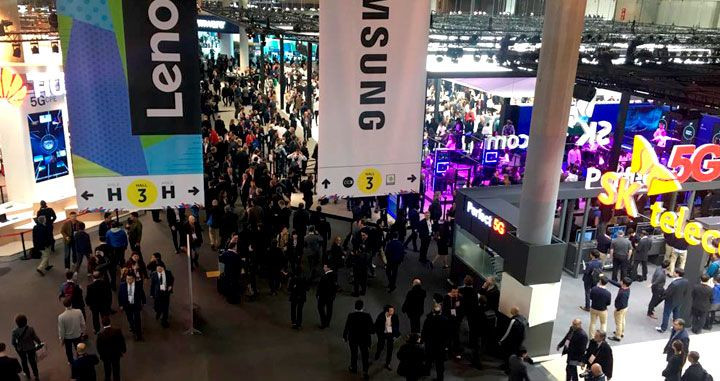 Imagen de los asistentes al Mobile World Congress (MWC) de Barcelona. La otra cara del MWC: la guerra de patentes / CG