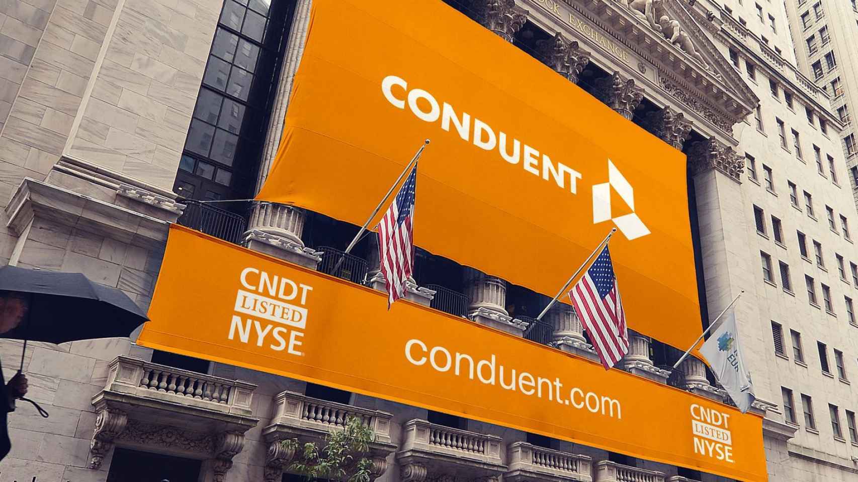 Un edificio con carteles de Conduent en Estados Unidos