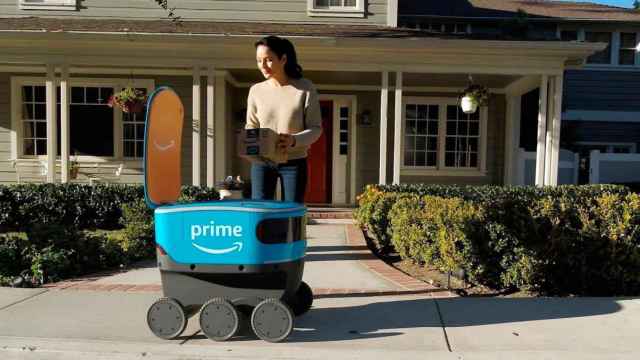 Scout, el robot repartidor de Amazon, uno de los robots mensajeros del mercado