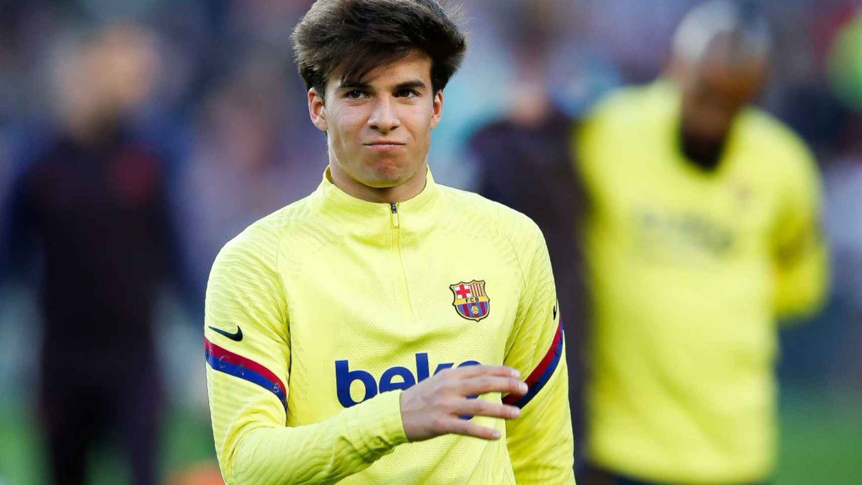 Riqui Puig, en un calentamiento con el Barça | EFE