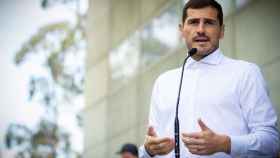 Una foto de Iker Casillas tras salir del hospital / EFE