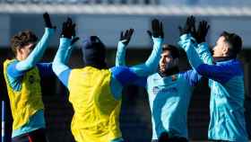 Los jugadores del Barça entrenan en la Ciutat Esportiva / FCB