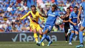 Antoine Griezmann luchando un balón en el Barça - Getafe / FC Barcelona