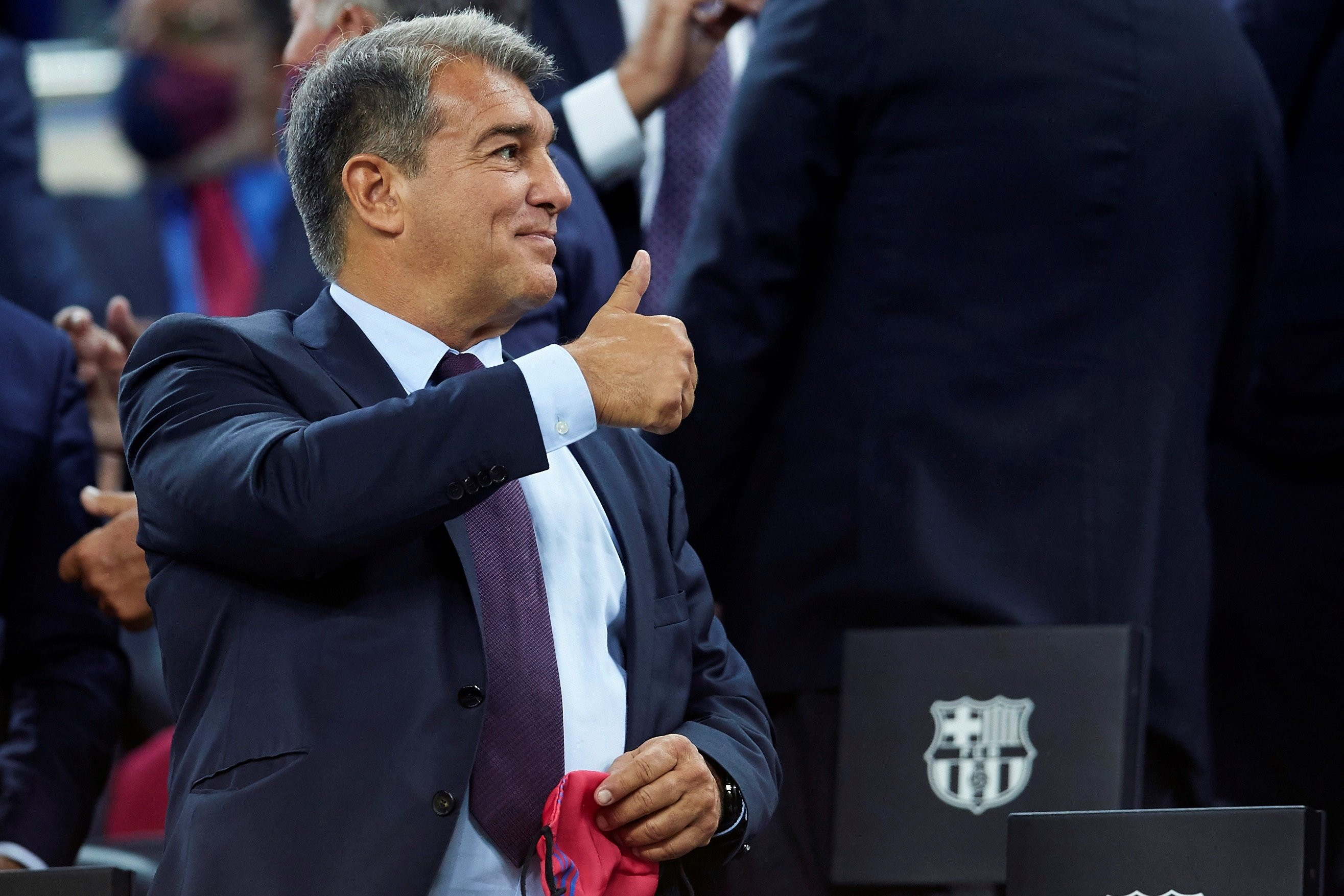 Laporta en el palco del Camp Nou / EFE