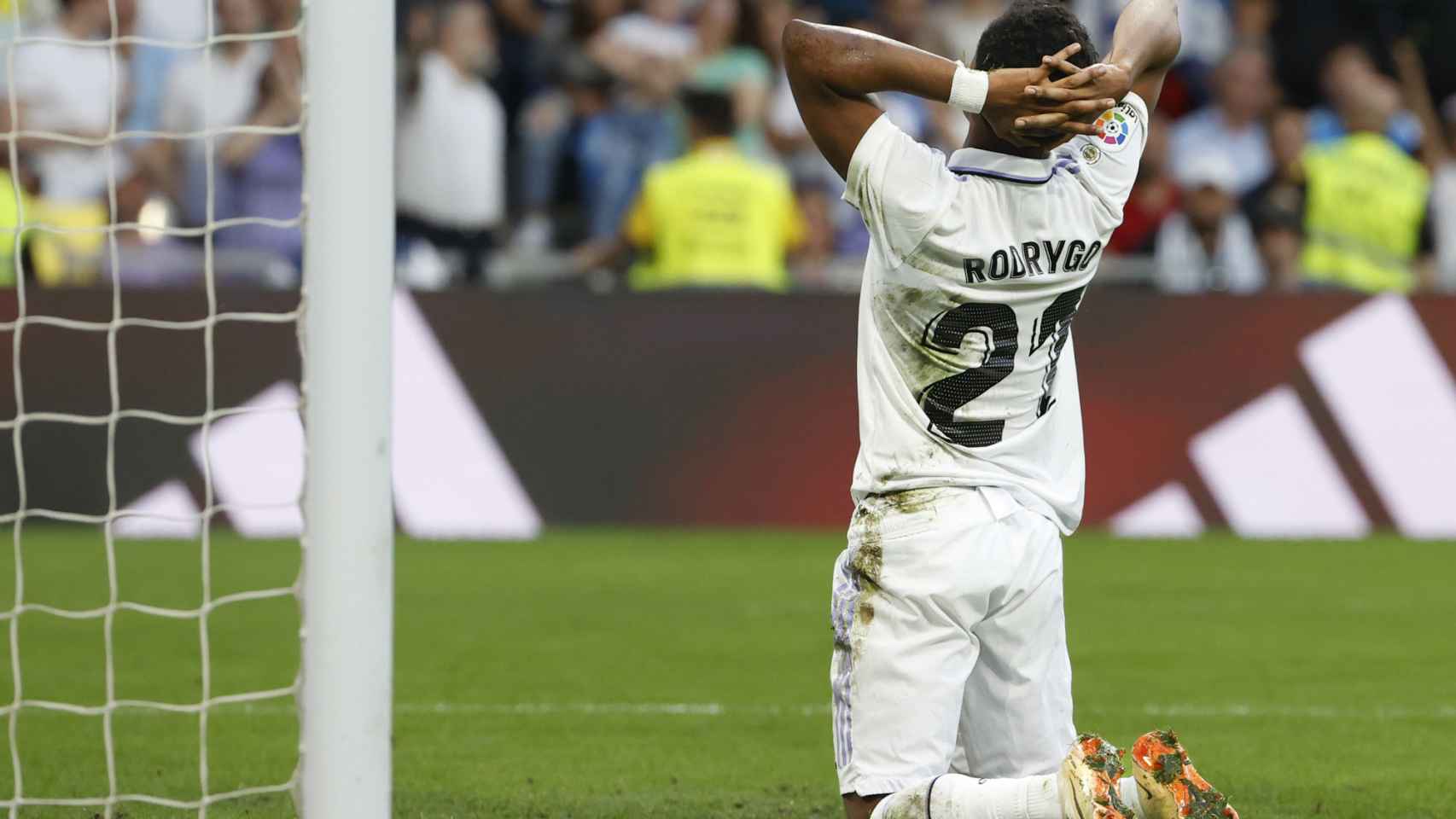 Rodrygo Goes, lamentándose por una ocasión fallada ante el Almería / EFE