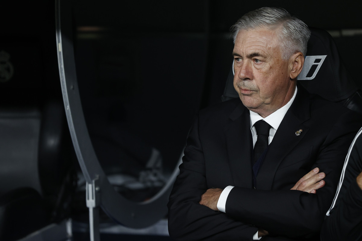 Carlo Ancelotti, molesto en el banquillo del Real Madrid / EFE