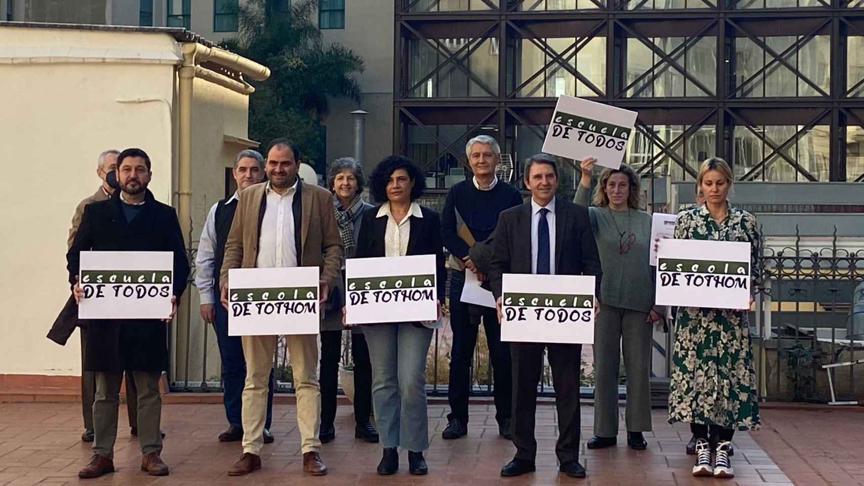 Entidades piden a los padres reclamar el bilingüismo en las escuelas / CG