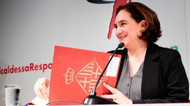 Ada Colau, alcaldesa de Barcelona, en un acto público en el Colegio de Periodistas / EFE