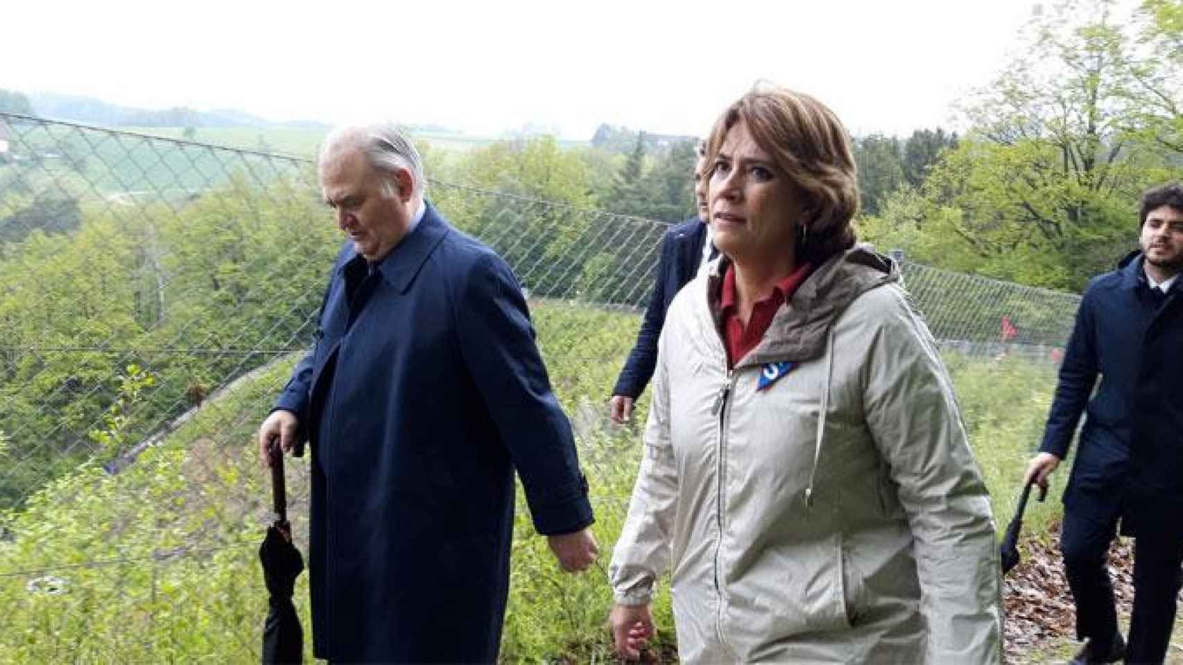 Dolores Delgado, ministra de Justicia, de camino al antiguo campo de exterminio de Mauthausen (Austria) / CG