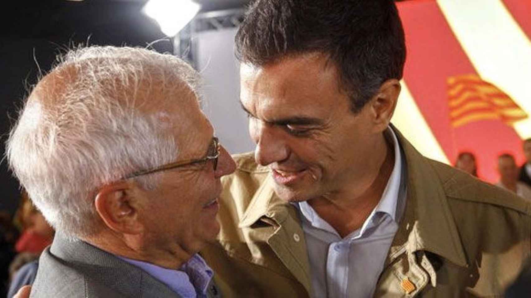 Josep Borrell (i) y Pedro Sánchez (d) en una imagen de archivo / EFE